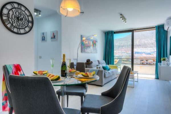 Modern Apartment Los Cristianos Center Traslado aeropuerto Los Cristianos Terraza