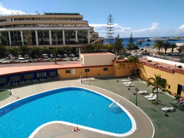 Parking gratuito Los Angelitos Los Cristianos Habitaciones para familias Avenida Juan Carlos I