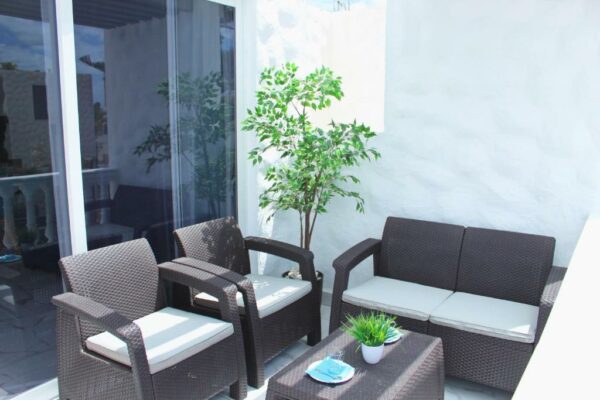 Habitaciones libres de humo Aircon Las Americas 2min off a Beach 1 bedrm WIFI Terraza Habitaciones para familias