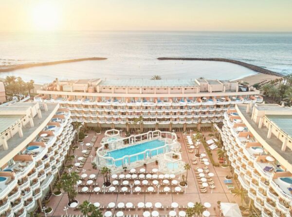 Gimnasio Playa de las Américas Habitaciones para familias Hotel Cleopatra Palace Muy buen desayuno Avenida de las Américas