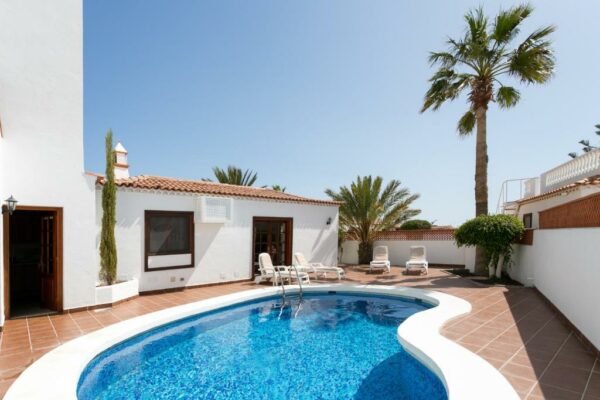 Parking gratuito Piscina exterior CASA ALI unique family holiday home with pool San Miguel de Abona Calle Vinagrera