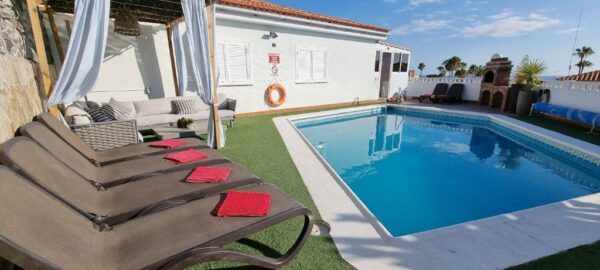 Lovely 4-Bed Villa with ocean views in Sueno Azul Callao Salvaje Parking