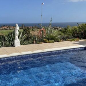 Parking gratuito house private heated pool amazing view on golf ocean 3 bedrooms 3 bathrooms 6 to 8 adults 3-17 years old children being considered adults and in addition 0-2 years old children are welcome for free Fairway village