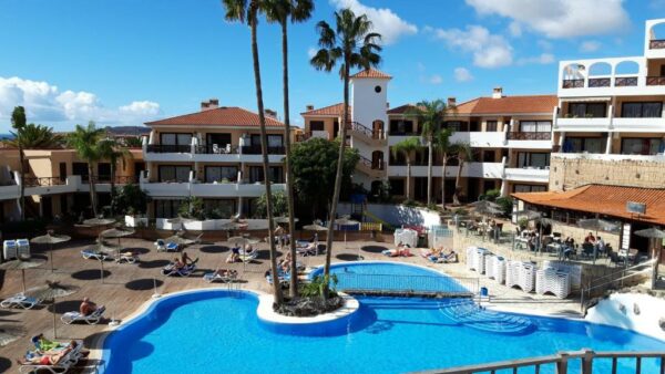 San Miguel de Abona Apartment with pool and gardens near the coast Habitaciones libres de humo Adaptado personas de movilidad reducida Avenida J.M. Galván Bello