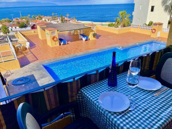 Apartamento con piscina en la Playa de Arena Parking gratuito Calle Alfonso Ferrer  bloque