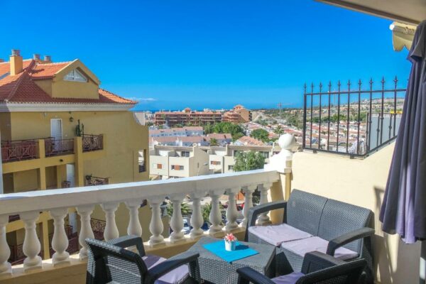 Jardín Terraza Castle Harbour Phoebe's Flat Los Cristianos by LoveTenerife