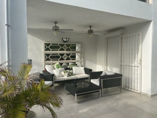 Luxury 4 bedroom villa with jacuzzi & large garden Playa de las Américas