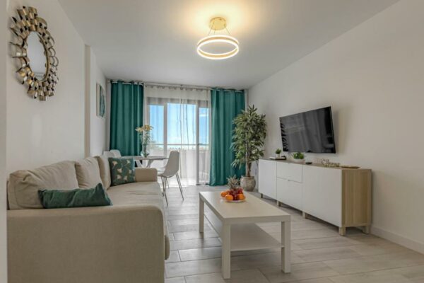 Newly reformed apartment with sea view and pool