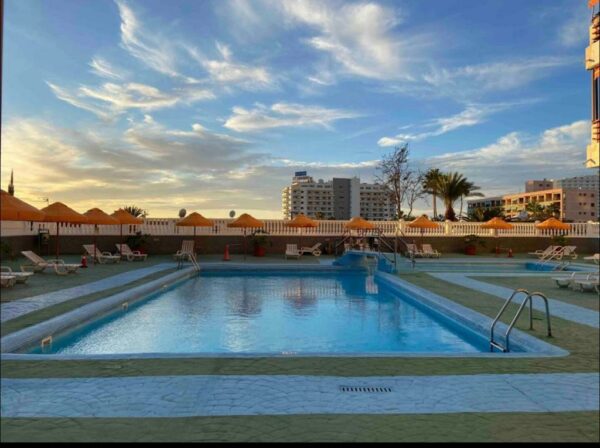 Piscina Sunset Tenerife Playa de las Américas Parking gratuito Terraza Calle Venezuela  piano