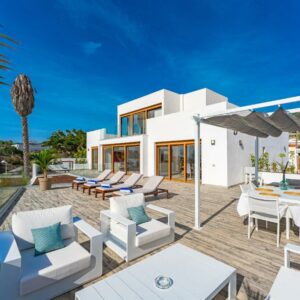 Fabulous contemporary 5 bedroom villa with private heated pool