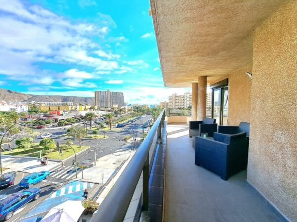 Newly reformed 2 bedroom apartment in the center of Los Cristianos Terraza