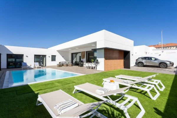 Parking gratuito Villa Ikigai By Sunkeyrents Terraza Adaptado personas de movilidad reducida El Médano Calle Lirio