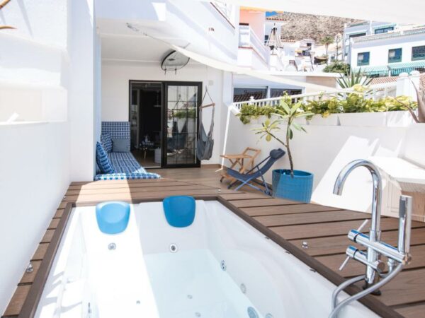 Los Cristianos WOW APARTMENT WITH PRIVATE JACUZZI and 2 terraces in Los Christianos Calle Rodeo