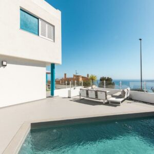 Santa Cruz de TenerifePlayas Chalet con piscina en Tabaiba by Alterhome Calle Drago