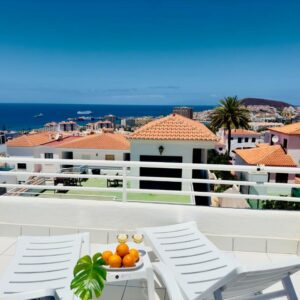 Tranquil Hillside with Oceanview and Pool Terraza Los Cristianos Piscina exterior Calle Rodeo