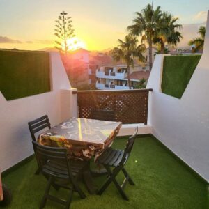 Moderno y luminoso ático con vistas y piscina Restaurante Adaptado personas de movilidad reducida Habitaciones para familias Avenida José Miguel Galván Bello