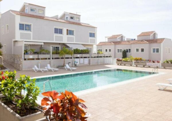 Habitaciones libres de humo Townhouse with pool and sea view in Callao Salvaje Habitaciones para familias Calle el Mojón