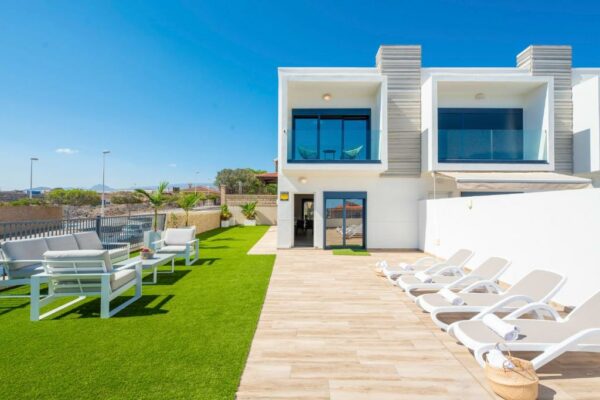 MEDANO4YOU La Terraza del Sol El Médano Terraza Parking gratuito Avenida José Miguel Galván Bello
